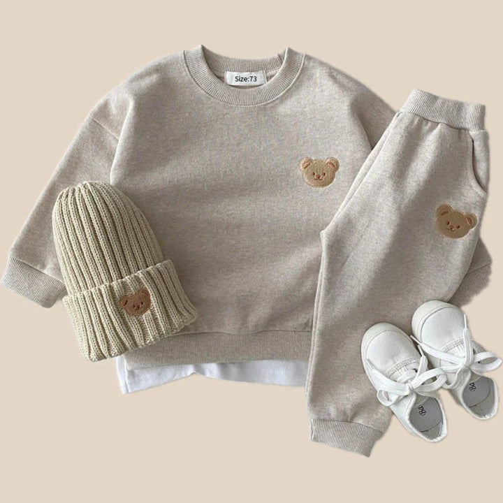 Unisex Two-Piece Children's Tracksuit Featuring a Bear Design