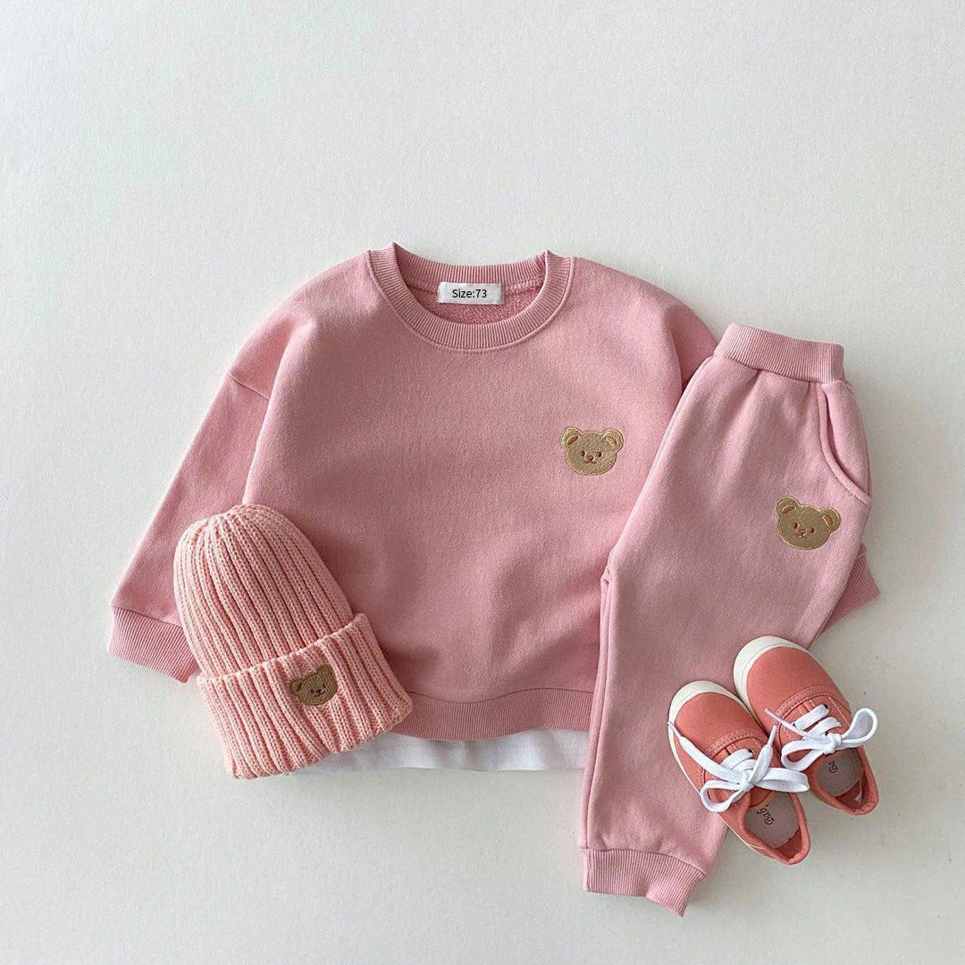 Unisex Two-Piece Children's Tracksuit Featuring a Bear Design