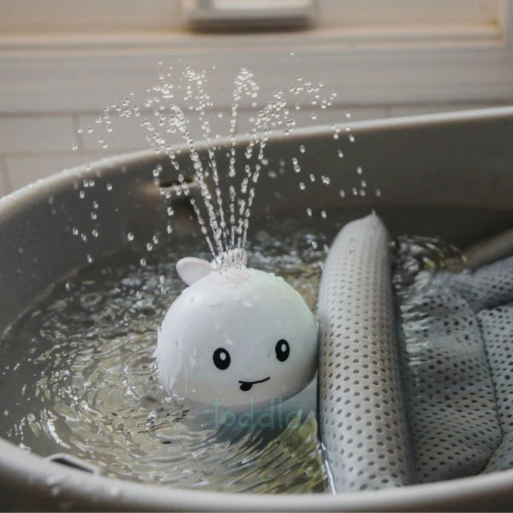Whale Water Sprayer Bath Toy